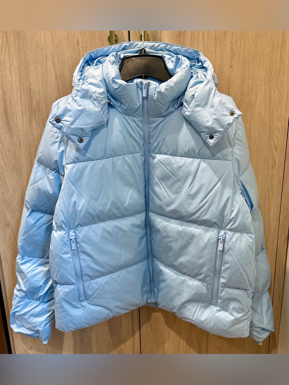 Vuori Women’s Alta Down Jacket. Crystal Blue. Sz. XL